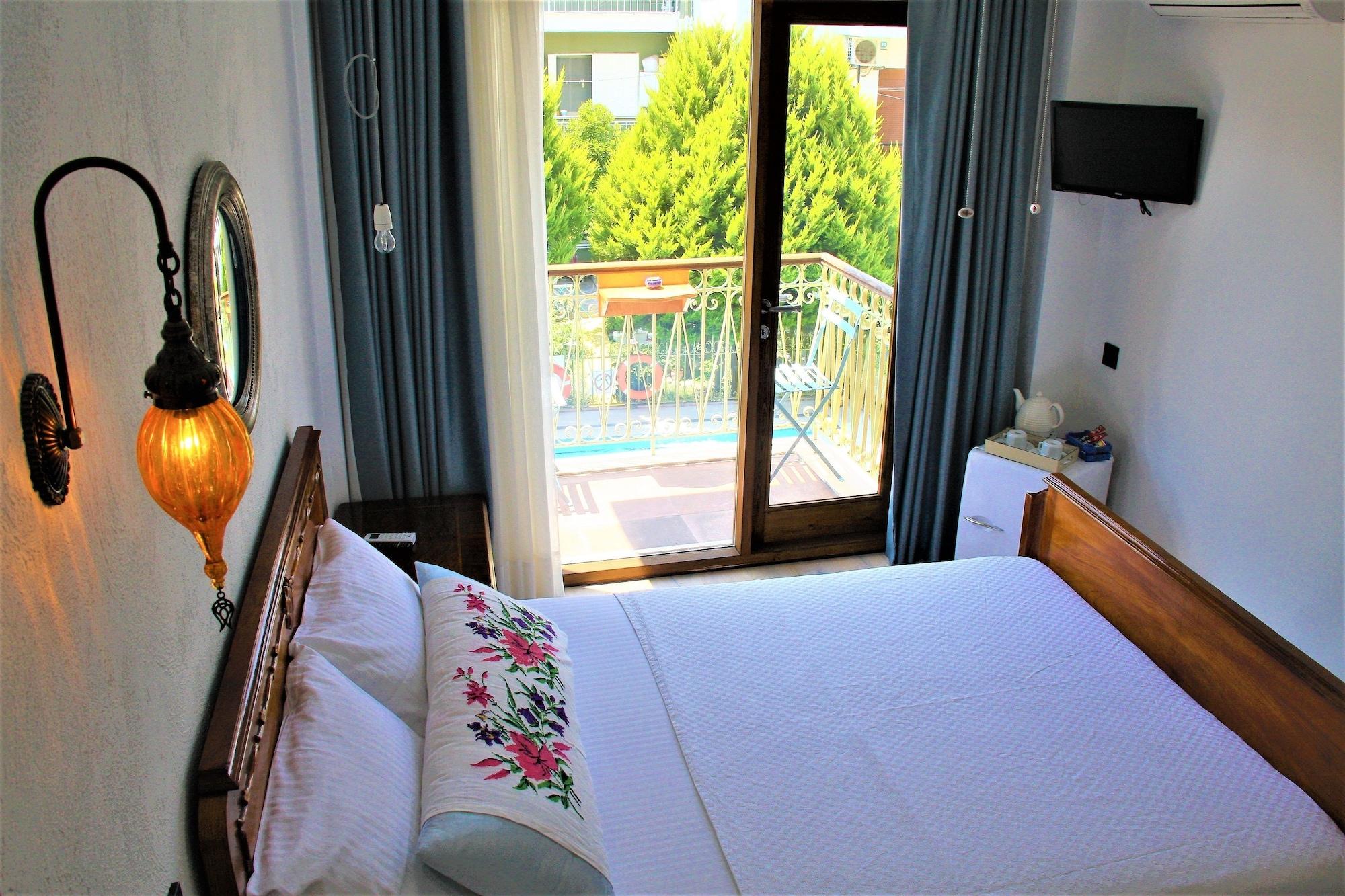 Amphora Hotel Foca Kültér fotó