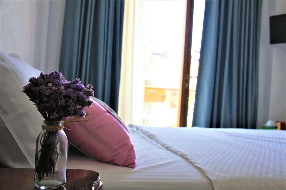Amphora Hotel Foca Kültér fotó